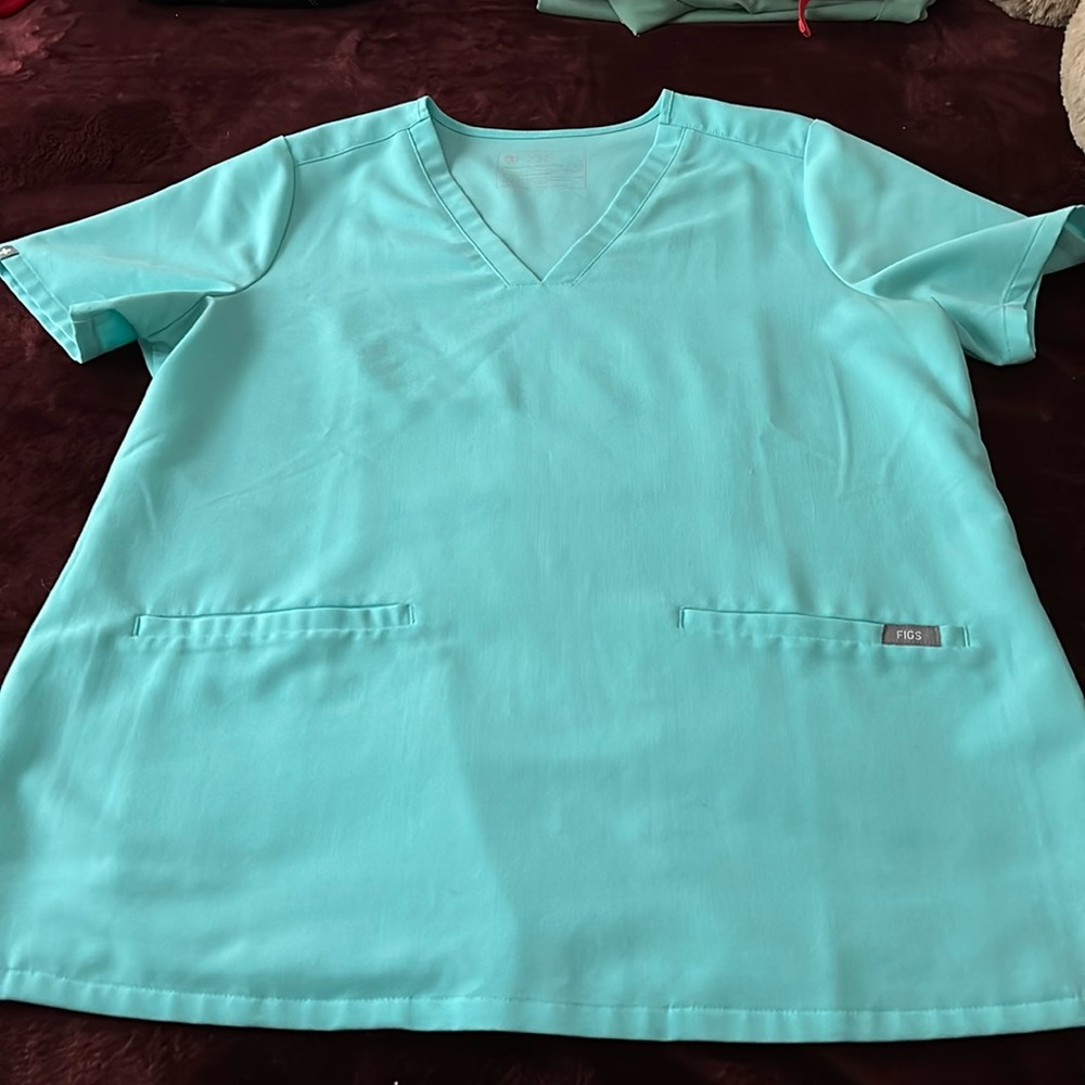FIGS scrub set